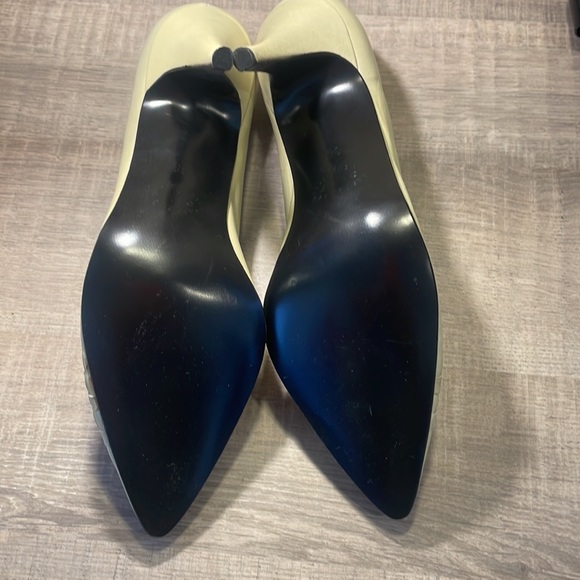 Rare brand new Vintage leather pumps. Pistachio soft butter leather. - Picture 4 of 9